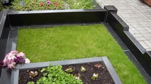 Газон на могиле